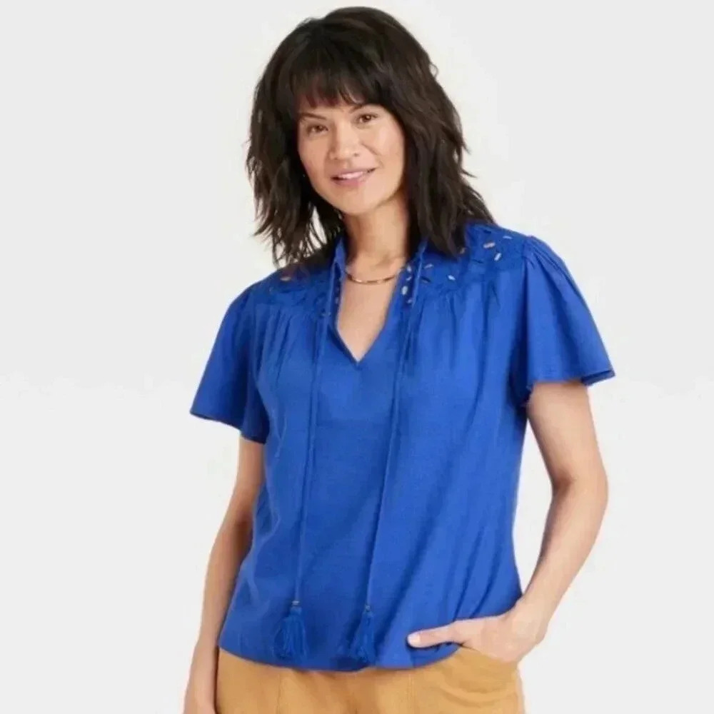 Knox Rose Size Medium Ruffle Blue Eyelet Blouse Flared Tassel